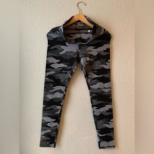 Wild fable camo leggings